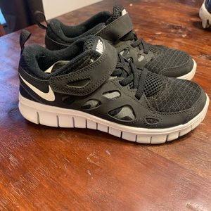 Nike free run boys size 13 youth.